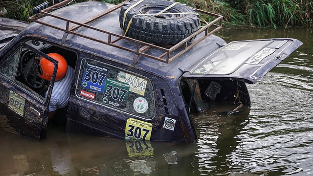 不遗余力地