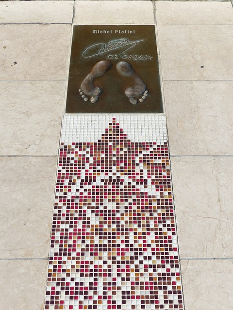 侧的脚交叉 侧的脚交叉